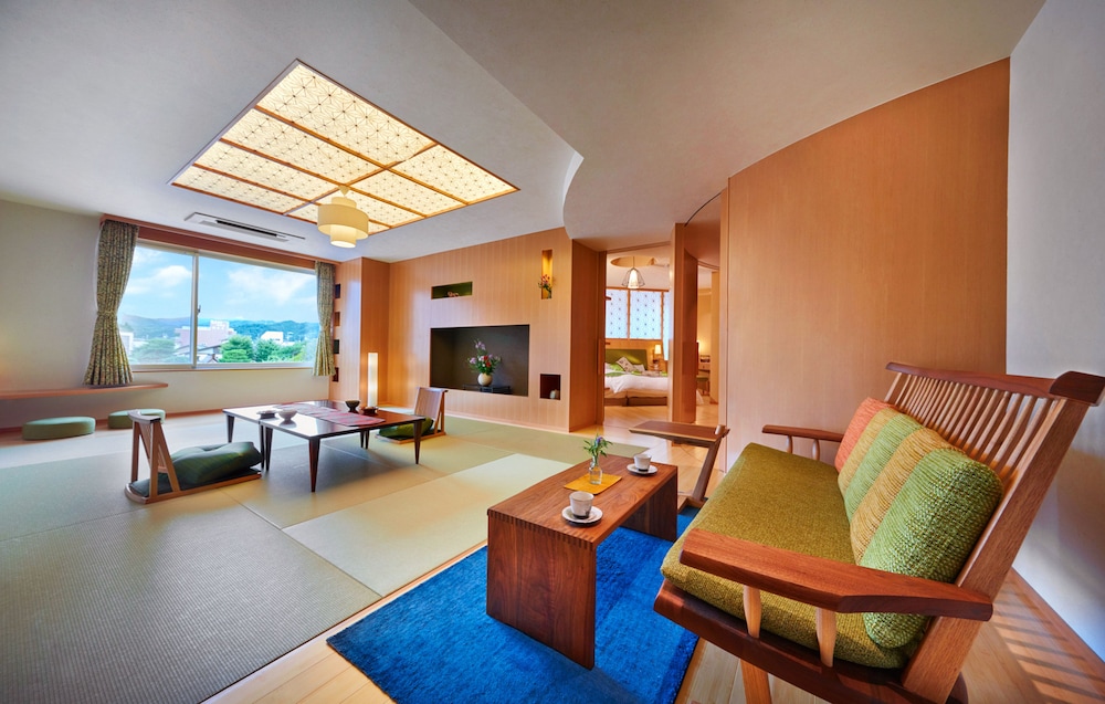 Suite 麻葉 ハリウッドツイン+和室+ジャグジー | 本陣平野屋 花兆庵