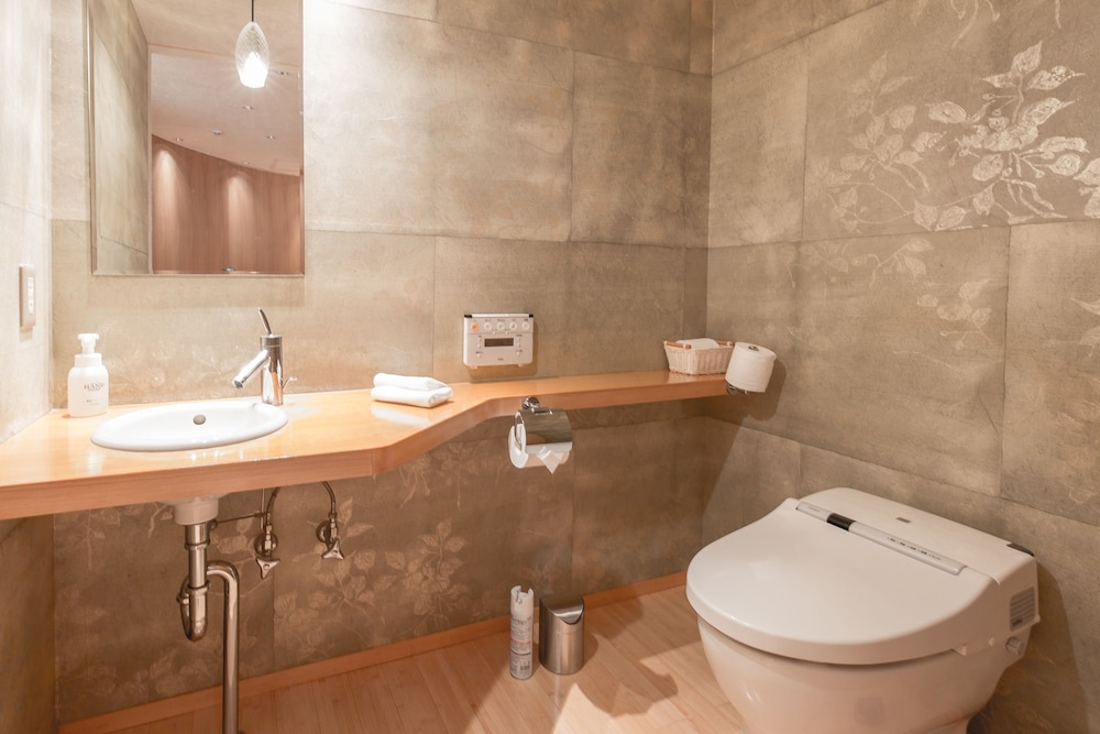 Suite 宇宙・光・静 ハリウッドツイン+和室+ジャグジー 客室6 | 本陣平野屋 花兆庵