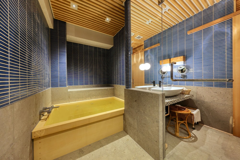 2024年OPEN! Suite 惟 [Yui] ツイン+和室+檜風呂 バスルーム0 | 本陣平野屋 花兆庵