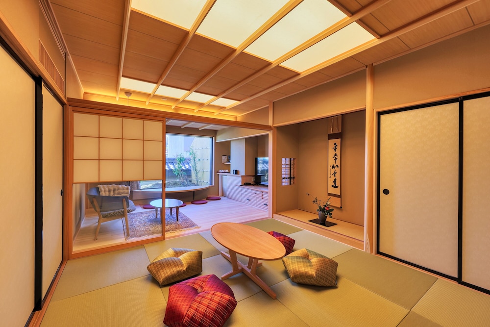 2024年OPEN! Suite 縁 [Enishi] ツイン+和室+檜風呂 | 本陣平野屋 花兆庵