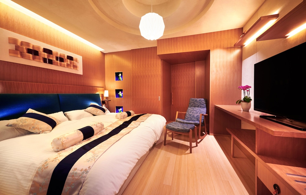 Suite 碧 ハリウッドツイン+和室+バス | 本陣平野屋 花兆庵