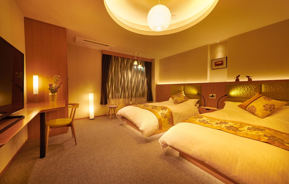 Suite 眺 最上階+ツイン+和室+檜風呂 客室3 | 本陣平野屋 花兆庵