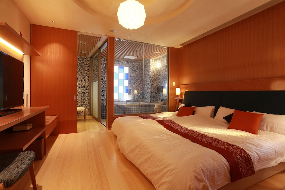 Suite 碧 ハリウッドツイン+和室+バス 客室2 | 本陣平野屋 花兆庵