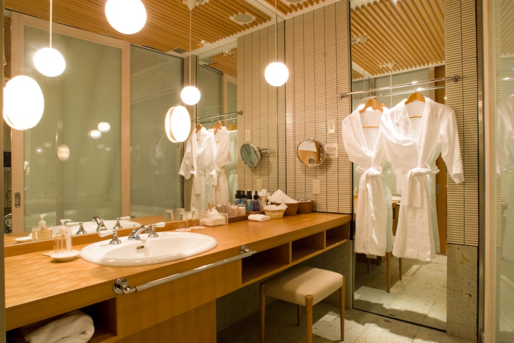 Suite 宇宙・光・静 ハリウッドツイン+和室+ジャグジー バスルームの設備0 | 本陣平野屋 花兆庵