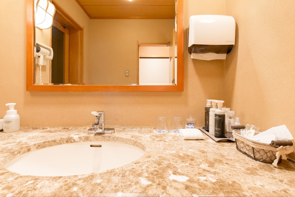 和室二間 和み 最上階+12.5畳+6畳+檜風呂 客室2 | 本陣平野屋 花兆庵