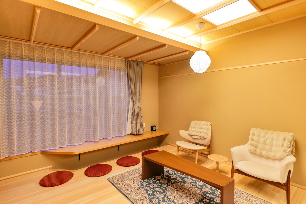 2024年OPEN! Suite 坐 [Izumaru] ツイン+和室+檜風呂 客室2 | 本陣平野屋 花兆庵