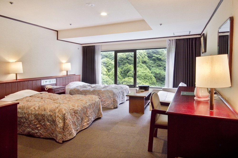 ツインルームシングルサイズベッド 2 台 客室1 | 奥道後　壱湯の守