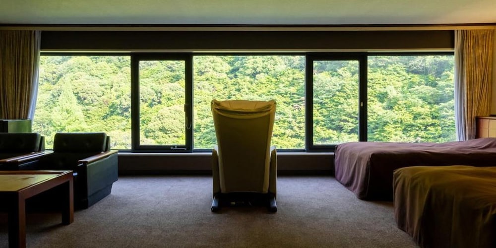 デラックス ツインルーム ベッド (複数台) マウンテンビュー | 奥道後　壱湯の守