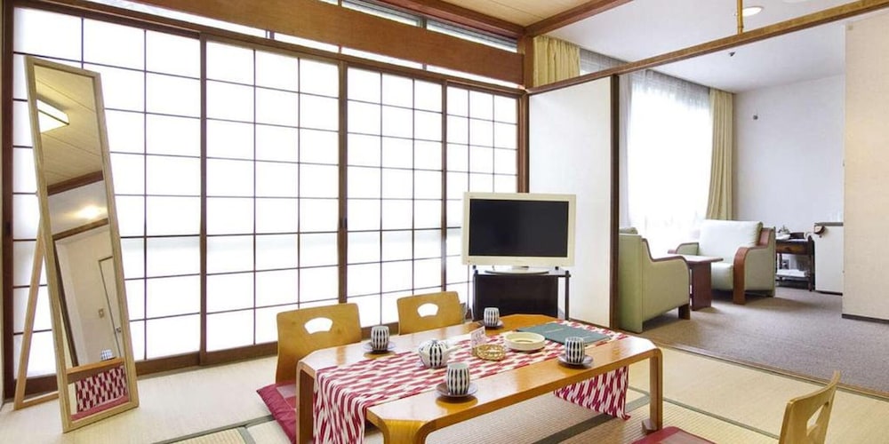 和室 マウンテンビュー 客室1 | 奥道後　壱湯の守