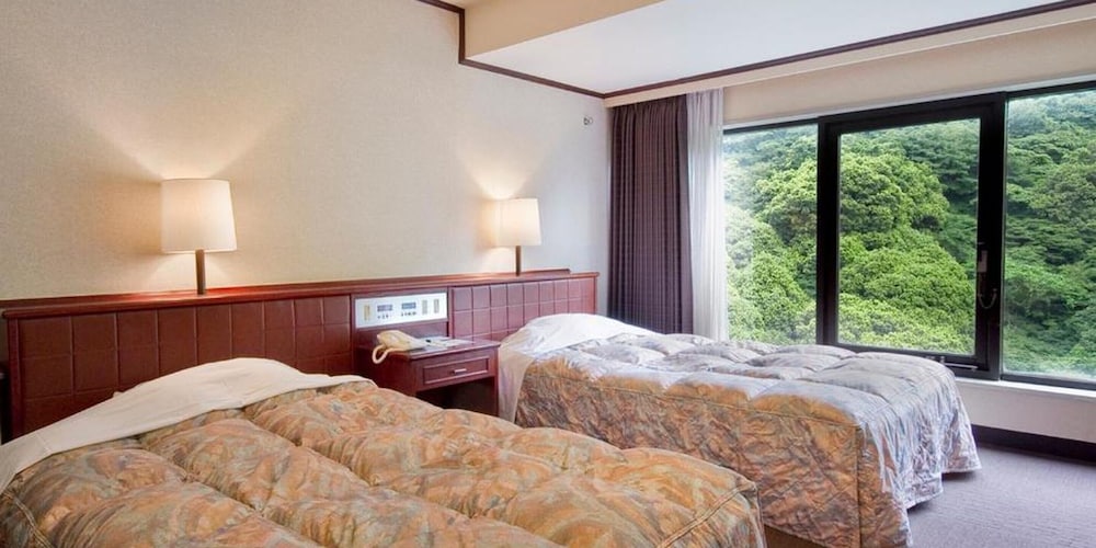 ツインルームシングルサイズベッド 2 台 客室4 | 奥道後　壱湯の守