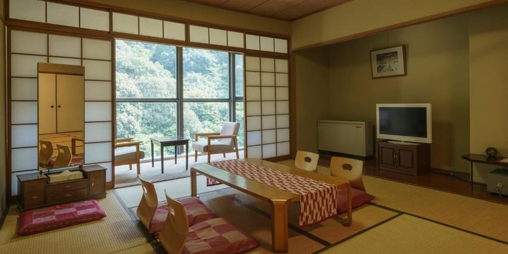 和室 マウンテンビュー 客室2 | 奥道後　壱湯の守