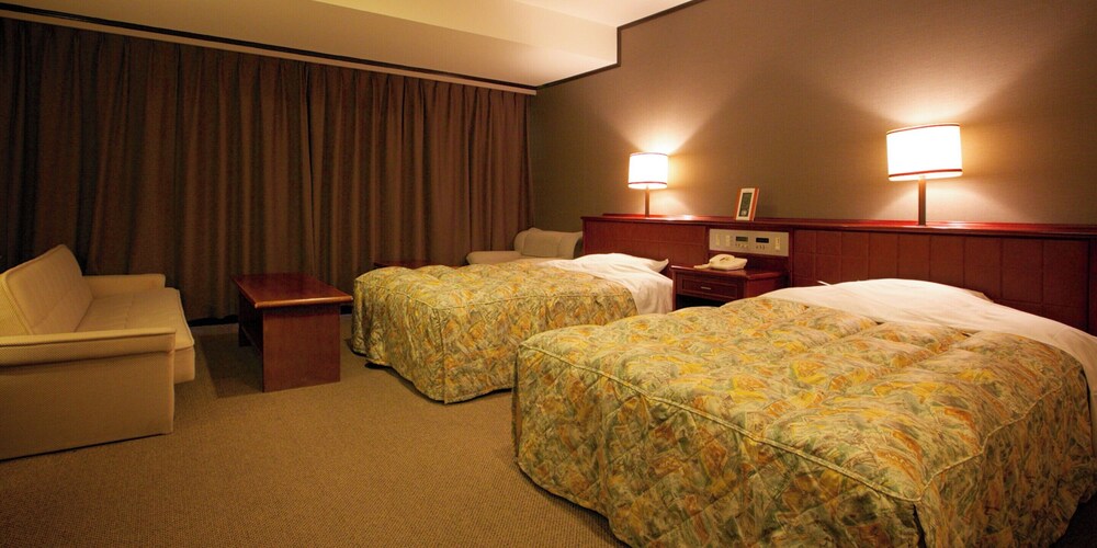 ツインルームシングルサイズベッド 2 台 客室2 | 奥道後　壱湯の守