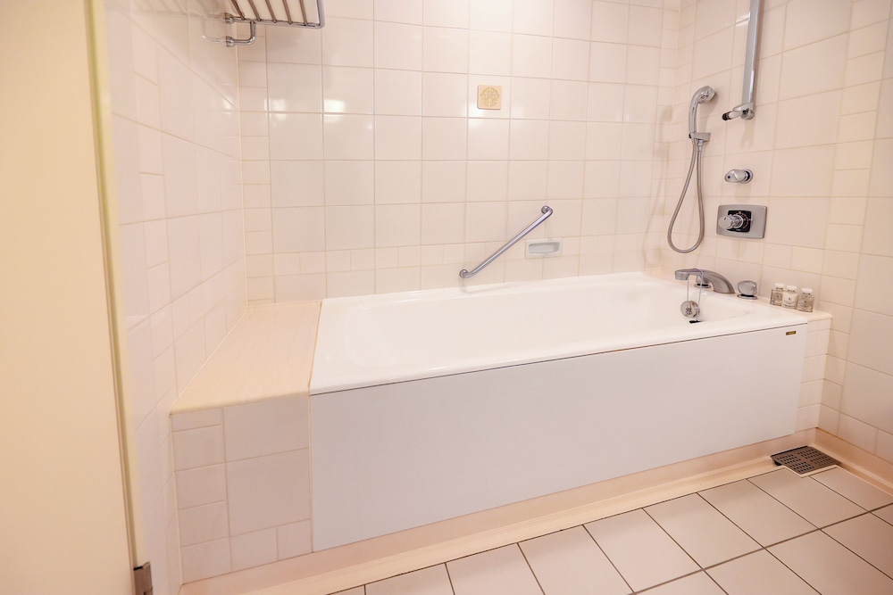 デラックス ルーム バスルーム0 | ザ・ウィンザーホテル洞爺 リゾート&スパ by IHG