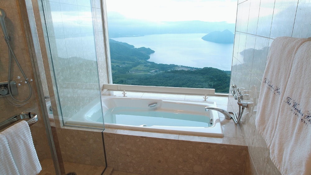 スイート シングルベッド 2 台 (Lake Side) バスルーム0 | ザ・ウィンザーホテル洞爺 リゾート&スパ by IHG