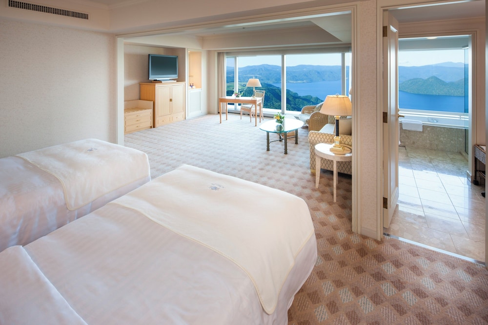 スイート シングルベッド 2 台 (Lake Side) 客室3 | ザ・ウィンザーホテル洞爺 リゾート&スパ by IHG