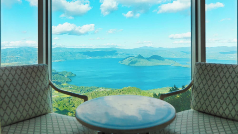 プレミアム ルーム シングルベッド 2 台 (Lake Side) 客室1 | ザ・ウィンザーホテル洞爺 リゾート&スパ by IHG