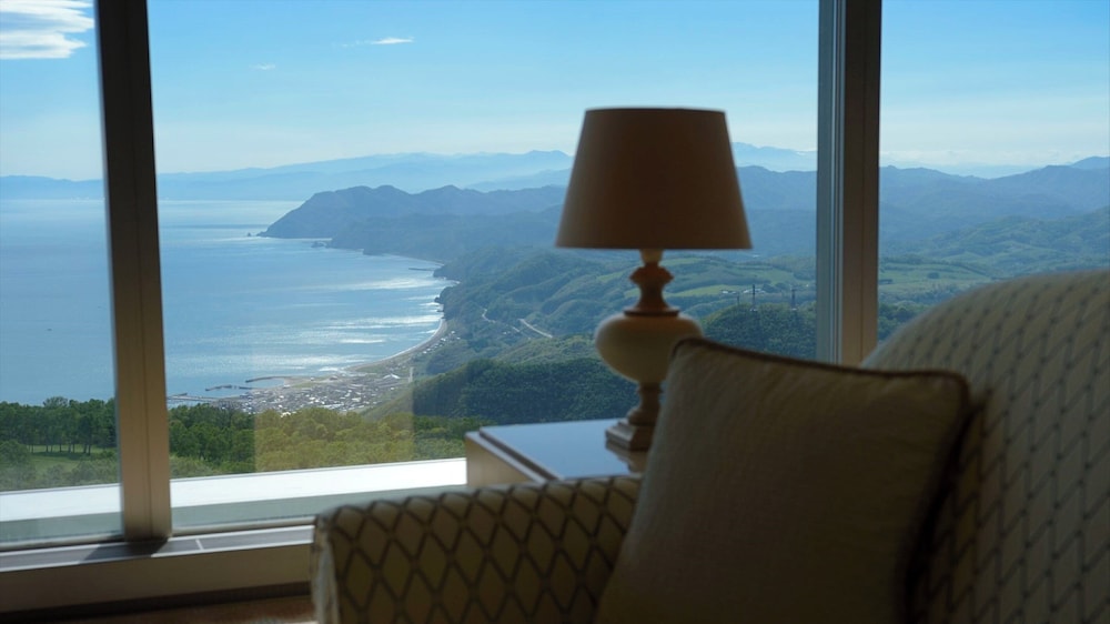 スイート キングベッド 1 台 (Sea Side) 客室1 | ザ・ウィンザーホテル洞爺 リゾート&スパ by IHG