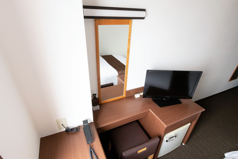 セミダブルルーム [禁煙] 13.5平米 <シモンズベッド/デュベスタイル> 客室1 | 東洋ホテル