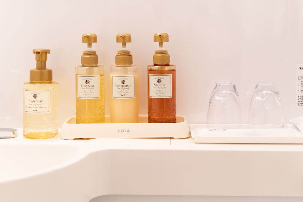 セミダブルルーム [禁煙] 13.5平米 <シモンズベッド/デュベスタイル> バスルーム1 | 東洋ホテル