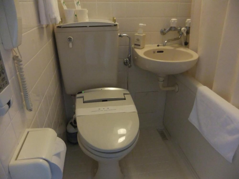 ダブルルーム バスルーム1 | ホテル国際プラザ