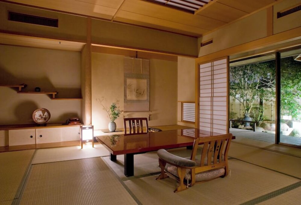 和洋室 温泉付き 禁煙 (12 Tatami Mats, Check-in by 7 PM) 客室2 | 有馬温泉 月光園 游月山荘