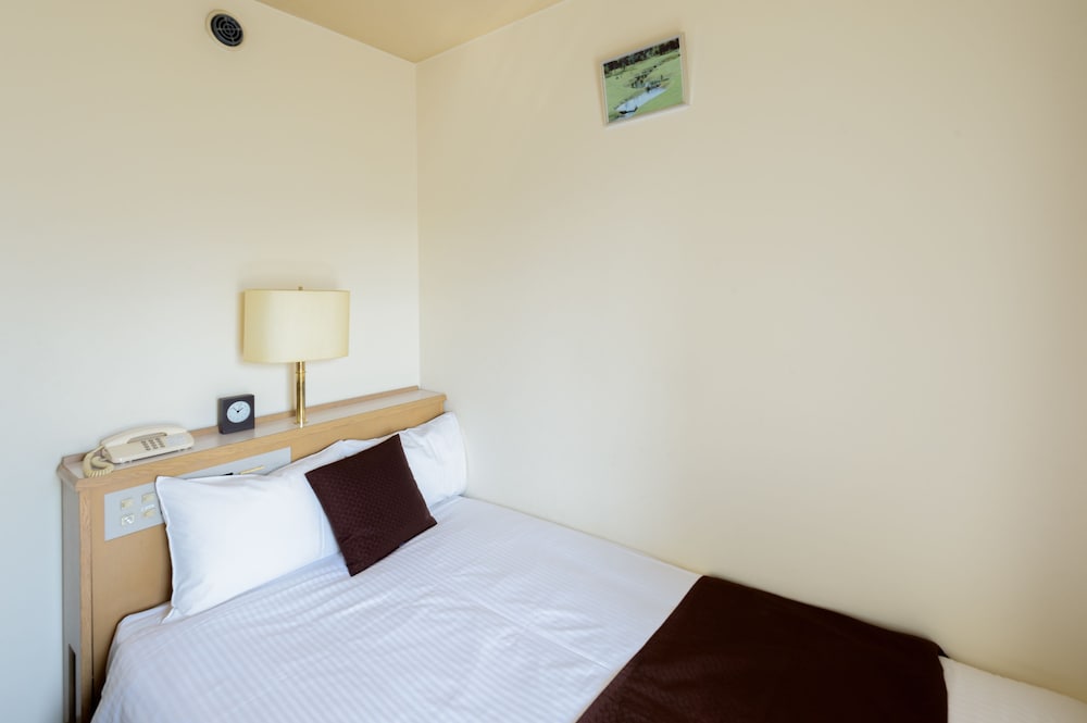 セミダブルルーム (禁煙) 客室1 | 新大阪サニーストンホテル