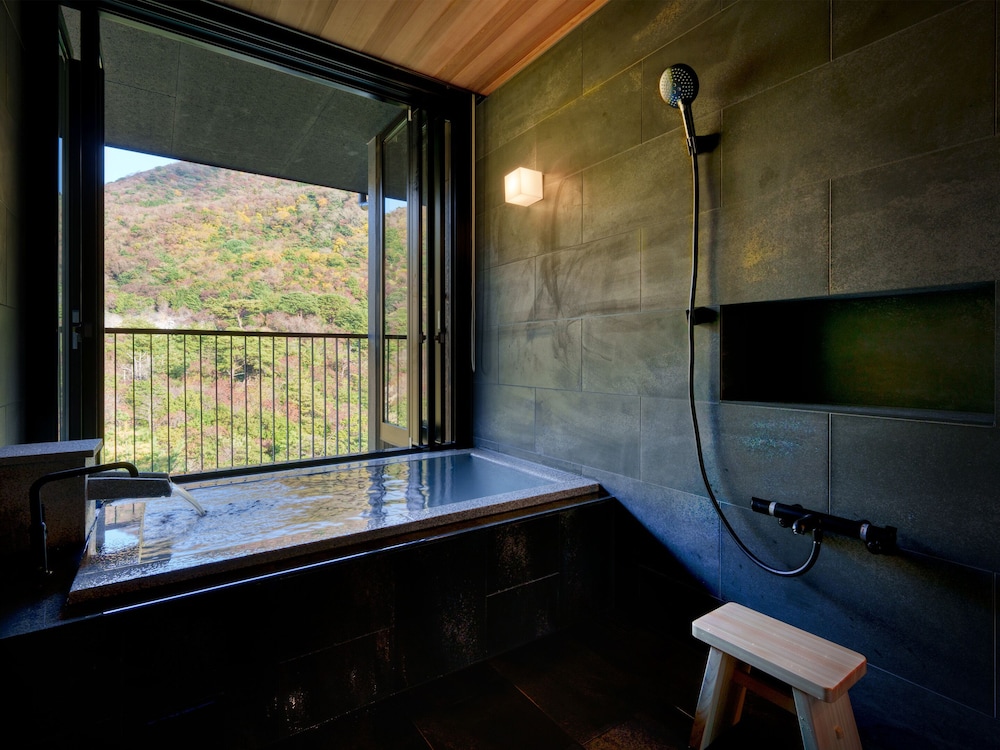 プレミアムデザインルーム 半露天風呂・テラス付 禁煙 バスルーム0 | 雲仙宮崎旅館