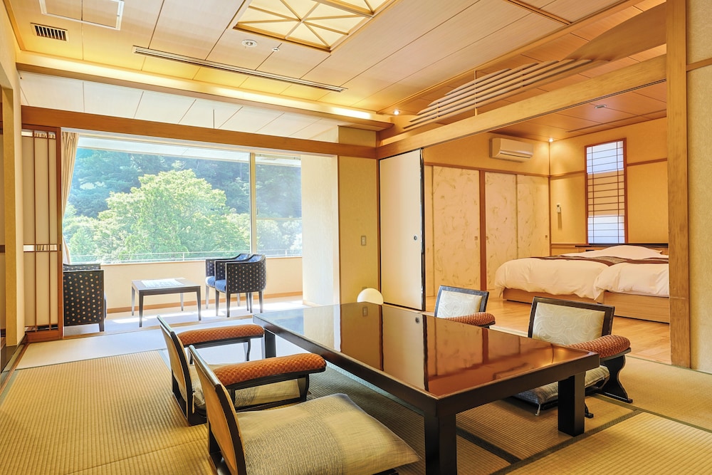 トラディショナル ルーム (can't serve dinner after 8 PM checkin) | 有馬温泉 旅館 月光園 鴻朧館