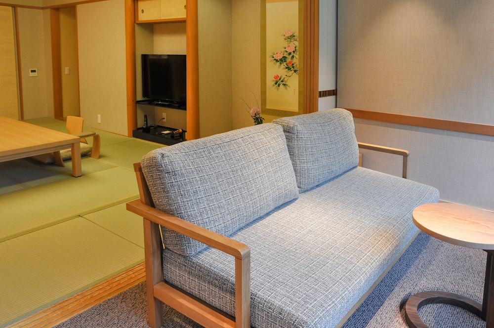 トラディショナル ルーム 1 ベッドルーム 禁煙 マウンテンビュー (can't serve dinner after 8 PM checkin) 客室1 | 有馬温泉 旅館 月光園 鴻朧館