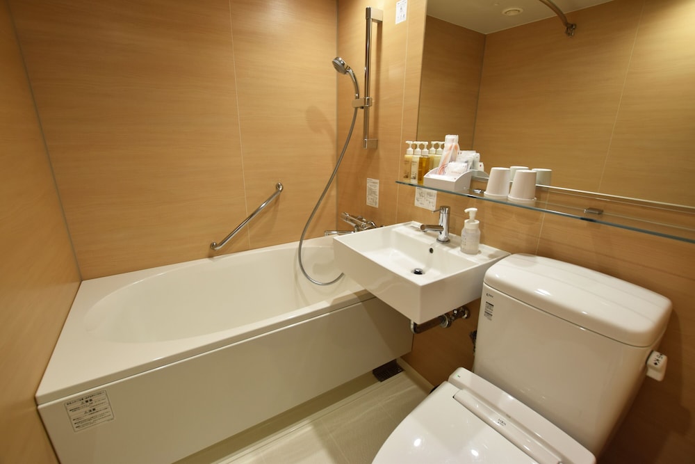 スーペリア [東館] ダブル (19㎡) バスルーム0 | 第一滝本館