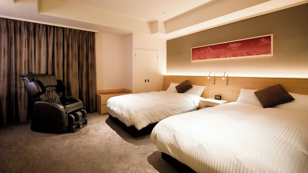 プレミアム [本館] 特別室 (78㎡) ／ビュッフェ夕・朝食付 客室2 | 第一滝本館