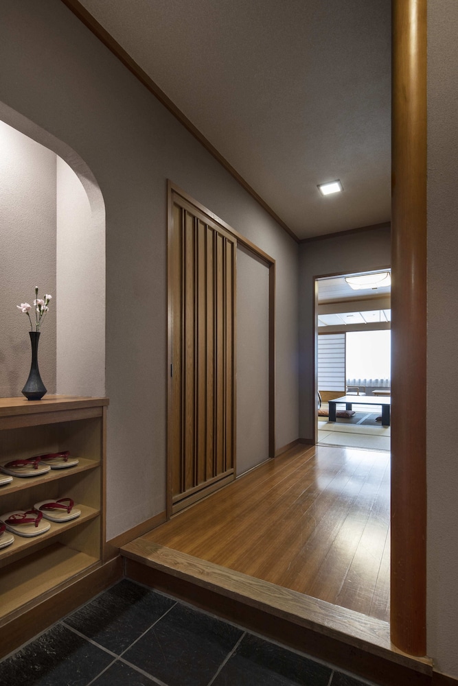 デラックス [本館] 和室 (40㎡～/10畳～) 客室1 | 第一滝本館