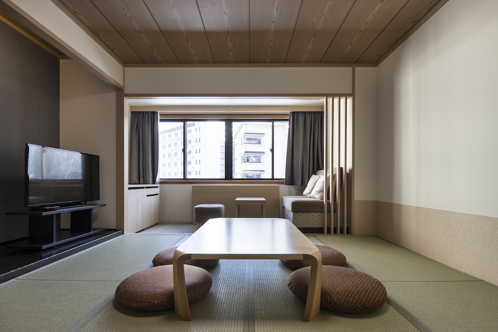 スーペリア [東館] 和室 (32㎡/10畳) 客室2 | 第一滝本館