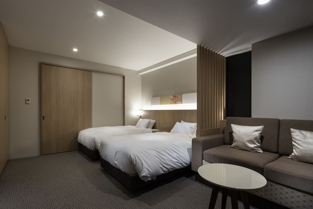 スーペリア [東館] ツイン (32㎡) 客室1 | 第一滝本館