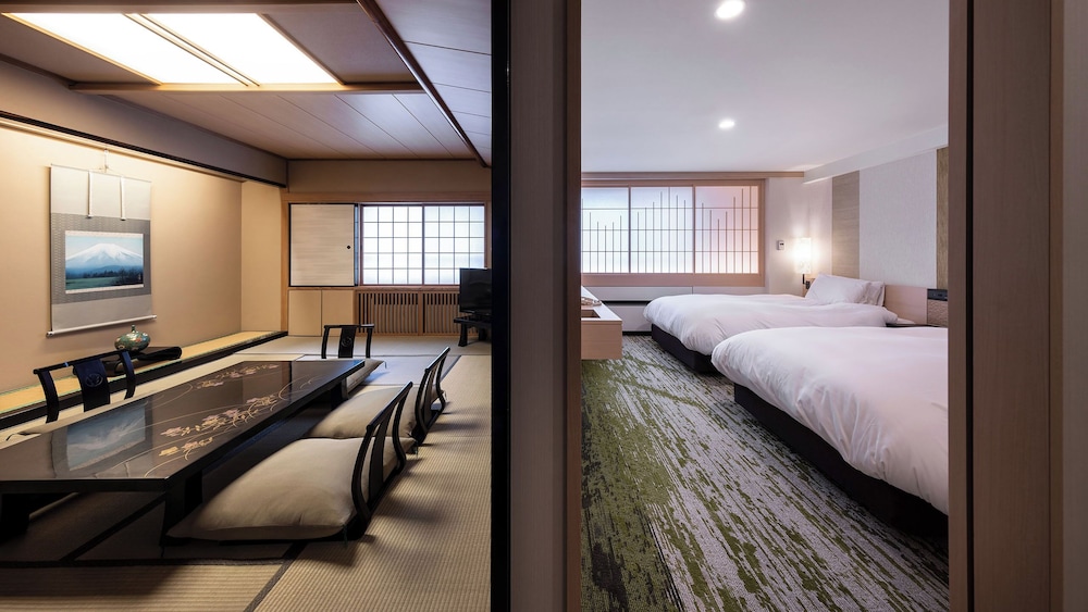 プレミアム [南館] 特別室 (53㎡) ／ビュッフェ夕・朝食付 | 第一滝本館