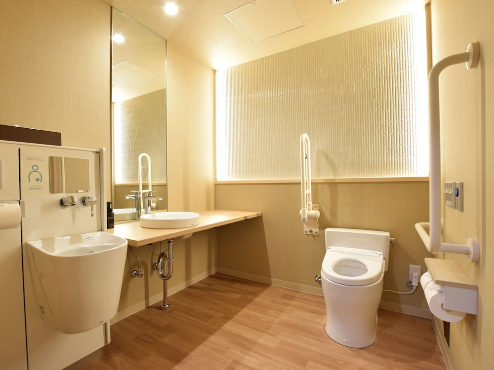 スタンダード [西館]ユニバーサルルーム (61㎡) 客室3 | 第一滝本館