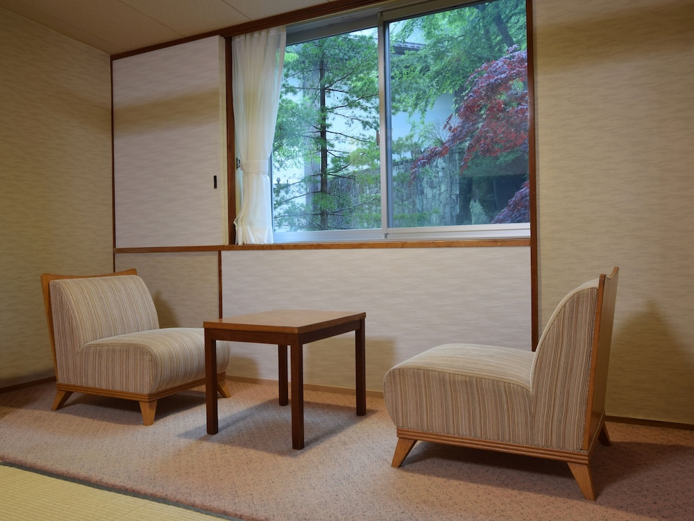 スタンダード [西館] 和室 (26㎡～/8畳～) 客室2 | 第一滝本館