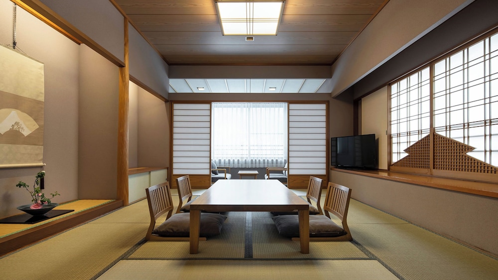 プレミアム [本館] 特別室 (78㎡) ／ビュッフェ夕・朝食付 | 第一滝本館