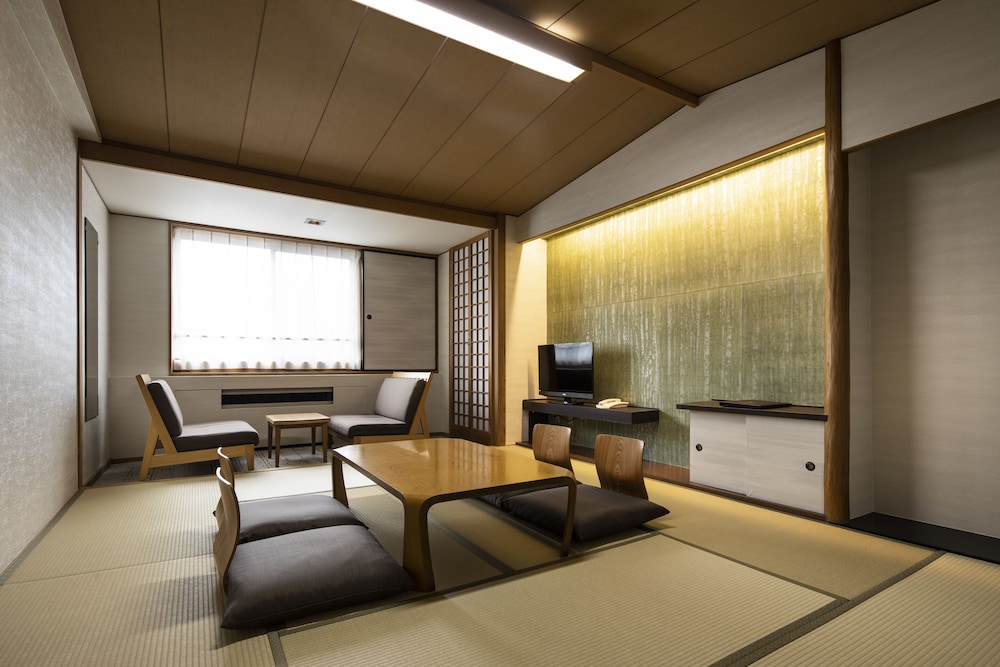 スーペリア [南館] 和室 (26㎡/10畳) | 第一滝本館