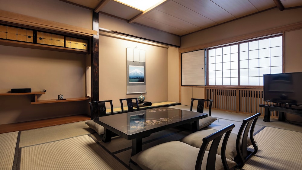 プレミアム [南館] 特別室 (53㎡) ／ビュッフェ夕・朝食付 客室3 | 第一滝本館