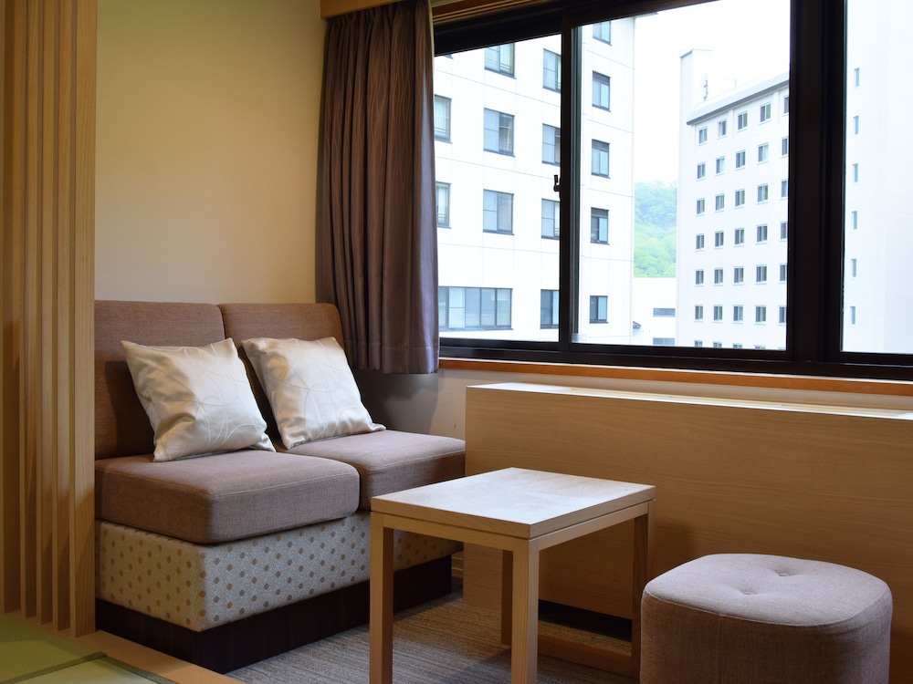 スーペリア [東館] 和室 (32㎡/10畳) 客室3 | 第一滝本館