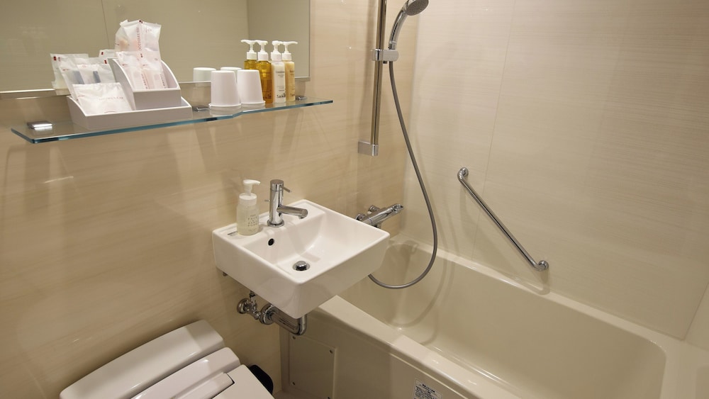 スーペリア [南館] 和室 (26㎡/10畳) ／会席膳・和朝食付 バスルーム0 | 第一滝本館