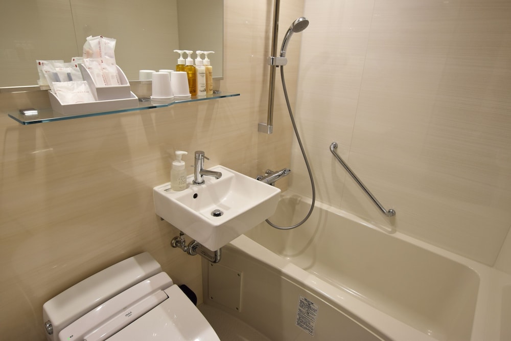 スーペリア [南館] ツイン (26㎡) バスルーム0 | 第一滝本館