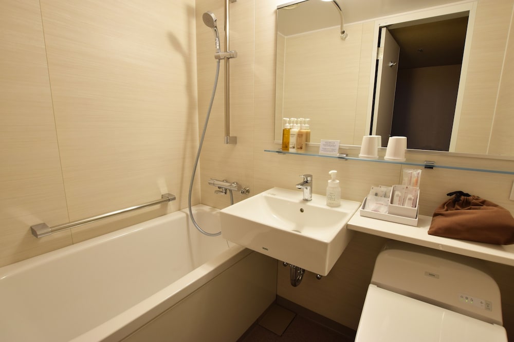 スタンダード [西館] 和室 (26㎡～/8畳～) バスルーム0 | 第一滝本館