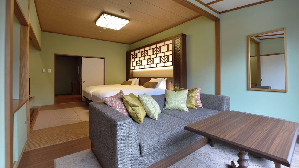 デラックス [本館] ツイン (40㎡) 客室1 | 第一滝本館