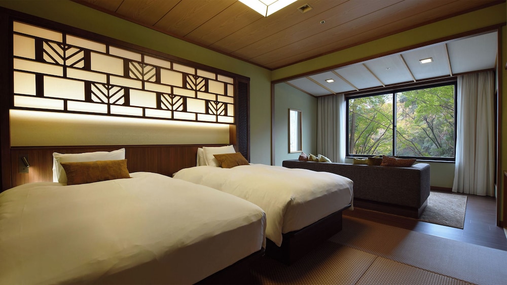 デラックス [本館] ツイン (40㎡) | 第一滝本館