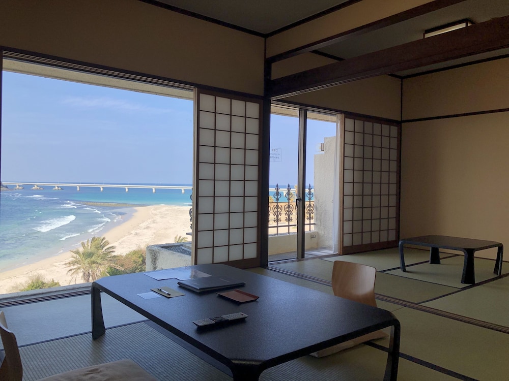 角島大橋側 二間和室 8畳+4.5畳 禁煙 | ホテル西長門リゾート