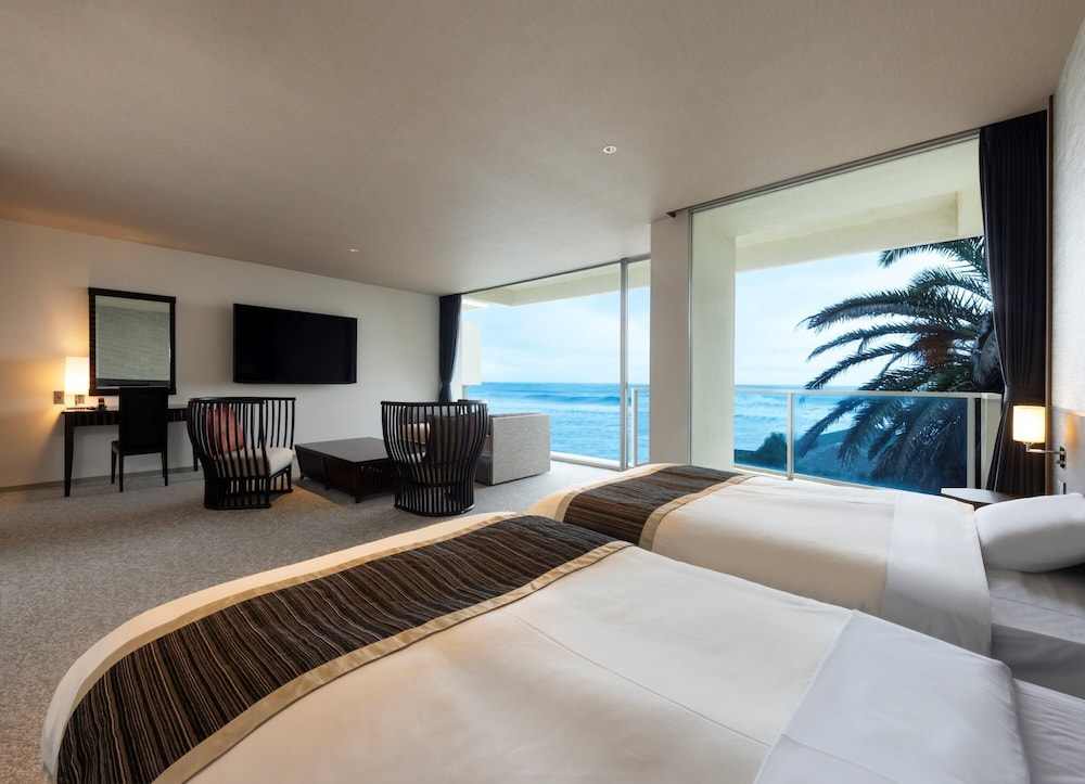 [海側] 洋室スイート 禁煙 (68平米) 客室1 | 鴨川グランドホテル