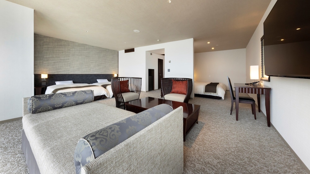 [海側] 洋室スイート 禁煙 (68平米) | 鴨川グランドホテル