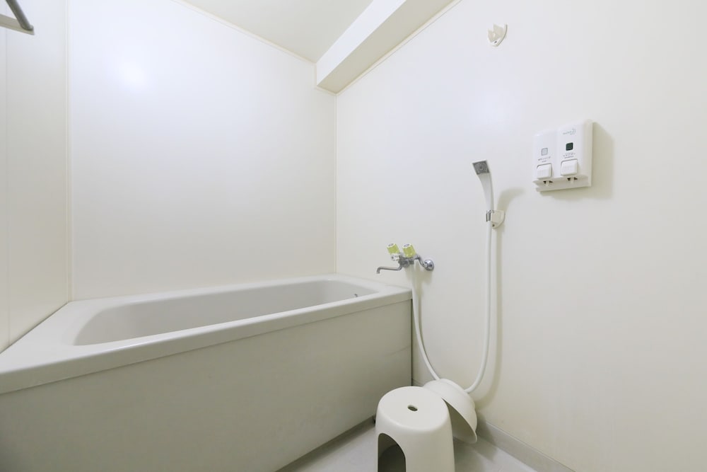 [禁煙] 洋室 (ベッド4台)/オーシャンビュー バスルーム0 | 勝浦ヒルトップホテル＆レジデンス